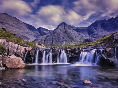 robert-lukeman-PH0HYjsf2n8-unsplash